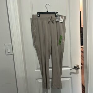 Women’s woven pants